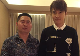 广州先锋与明星合影